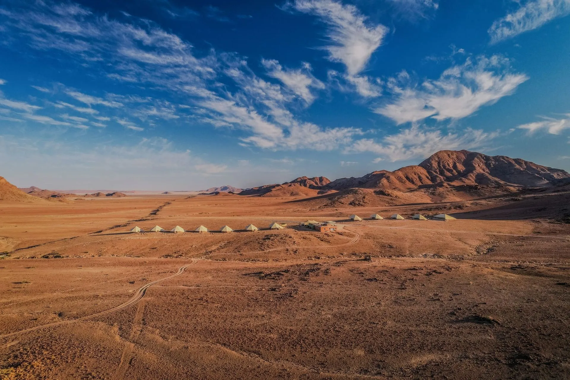 Desert plains and mountains at Desert Hills